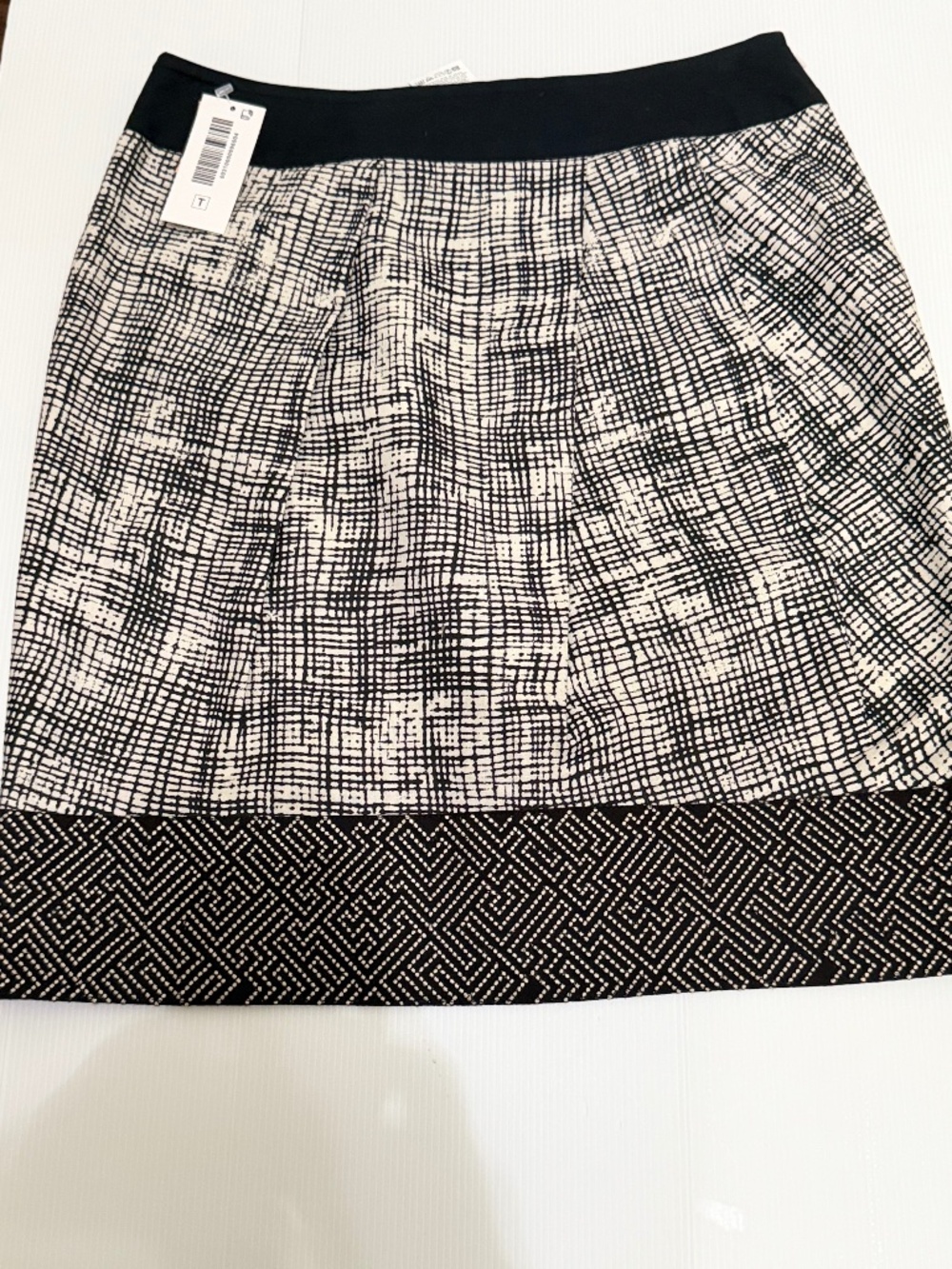 Weekend Max Mara mid-rise skirt. Size 6